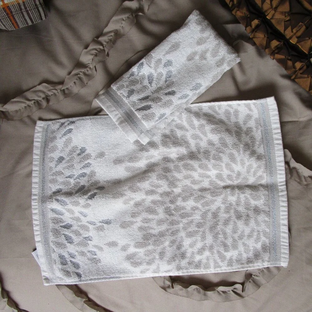 pair of cotton guest towels